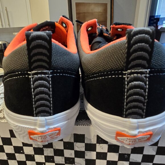 VANS Old Skool Skate Old Skool Spitfire Black/Flame Authentic 100% MENS 10 NEW - Picture 6 of 16